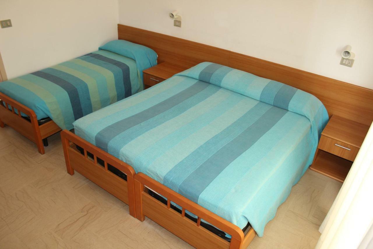 Hotel Caravel Sottomarina Exterior photo