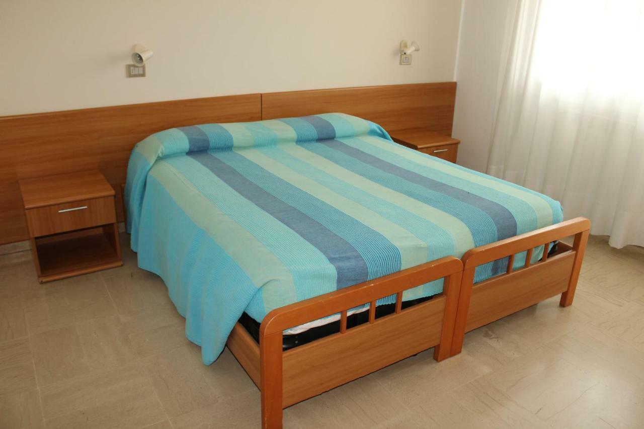 Hotel Caravel Sottomarina Exterior photo