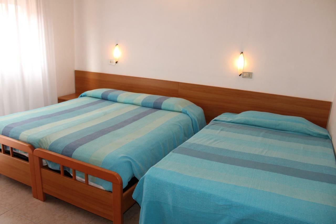 Hotel Caravel Sottomarina Exterior photo