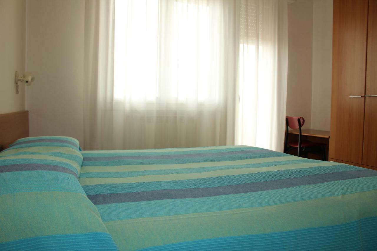 Hotel Caravel Sottomarina Exterior photo