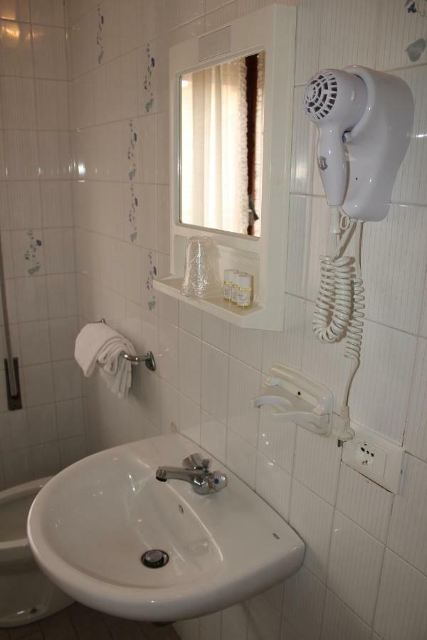 Hotel Caravel Sottomarina Exterior photo